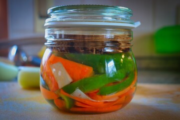 Fermentiertes Gem&uuml;se im Glas