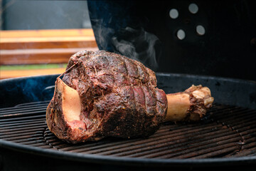 Beef Hammer, Rinderhaxe, Rinderwade, am Grill, gegrillt, smoken, gesmoked