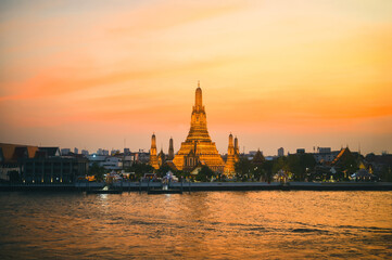 Wat Arun Ratchawararam, Temple of Dawn famous tourist landmark. Bangkok, Thailand.