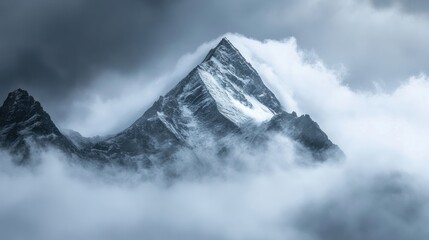 Obraz premium Majestic Mountain Peak Enveloped in Mist: A Breathtaking View