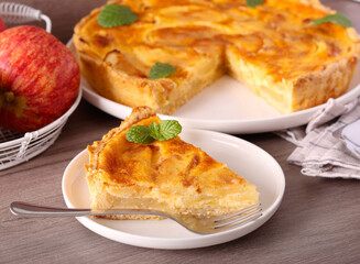 Apple and sour cream pie