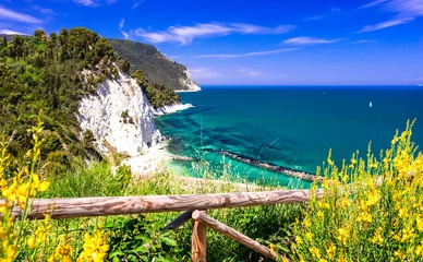 Fototapeten Italy summer vacation, best scenic sea landscape and beaches of Riviera del Conero- natural park near Ancona. View of picturesque beach Spiaggia del Frate. © Freesurf