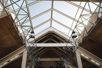 Obraz premium As I gaze up, I cant help but admire the intricate and beautiful design of the ceiling along with the stunning glass roof that allows natural light to flood into the entire building