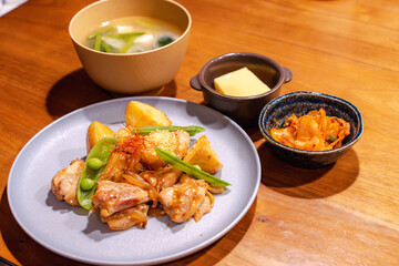 鶏肉とじゃがいもの和風炒め定食