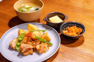 鶏肉とじゃがいもの和風炒め定食