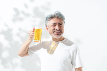 男性　ビール