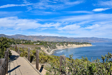 Obraz premium Boardwalk along the bay near Point Dume State Beach in Malibu, California. 