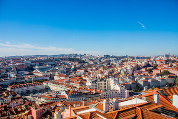 Obraz premium Lisbon Portugal 18th Jan 2025:The view of Lisbon's cityscape from Castelo de S. Jorge is breathtaking, offering a stunning panorama of the historic rooftops, winding streets, and the Tagus River
