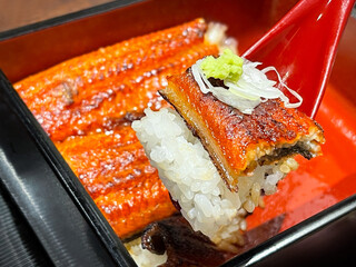 日本の伝統料理　夏のスタミナ料理うな重