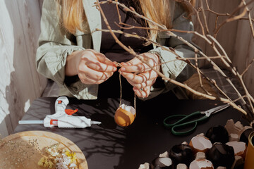Tutorial How to make Easter table decoration with egg shells step by step instruction. Easter home decoration on wooden branch. Seasonal sustainable recycled decor