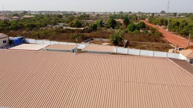 Electrical lightening spike discharge arrester on building rooftop to safely dissipate environmental hazards
