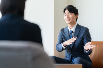 会議をするビジネスマン
