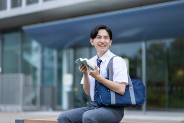 本を読む学生