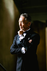 タキシードを着たシニア男性のポートレート