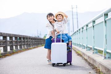 旅に出る子供 © TAGSTOCK2