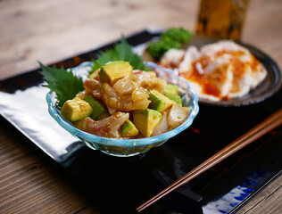 鯛とアボカドの和物とよだれどり