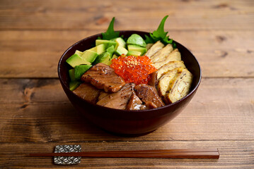 炙り漬けマグロの海鮮丼