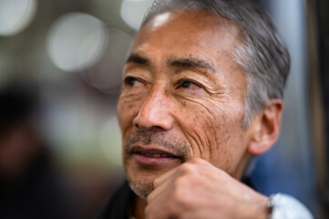 タキシードを着たシニア男性のポートレート