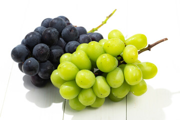 シャインマスカットと巨峰　夏の果物