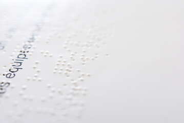 non voyant, page blanche et braille