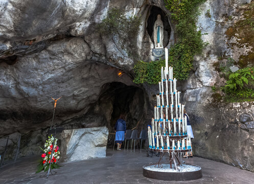 Groove de Massabielle &agrave; Lourdes, France 