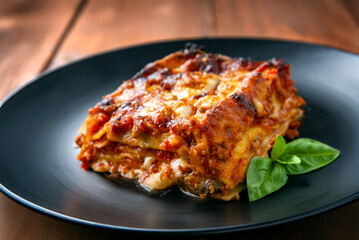 Lasagna al forno, piatto tipico della cucina italiana, cibo europeo 