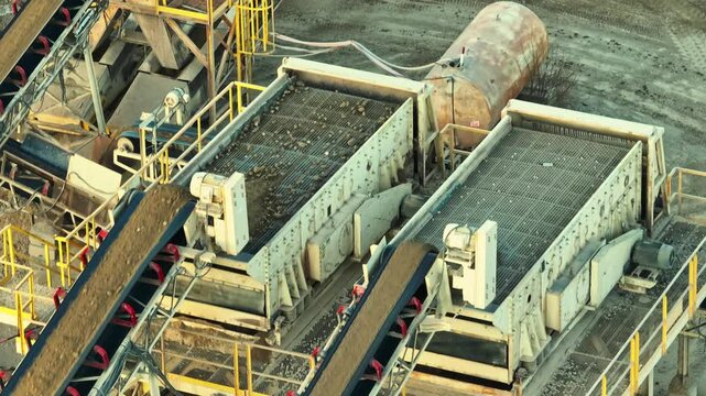 Circling conveyers moving Mined material onto Massive Vibrating feeders for sorting