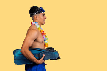 Tourist wearing diving mask and lei holding flippers on yellow background © EDUARDOIVAN