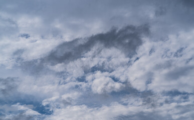 Obraz premium 見上げると美しい曇り空