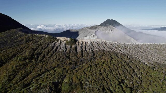Kawah ijen Mount papandayan crater showing volcanic activity with fumaroles