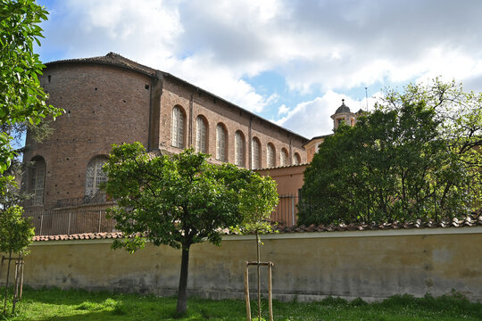 Roma, la Basilica di Santa Sabina all'Aventino

Lingua parole chiave: Italiano