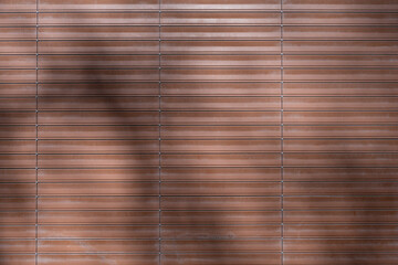 gros plan sur un store baissé