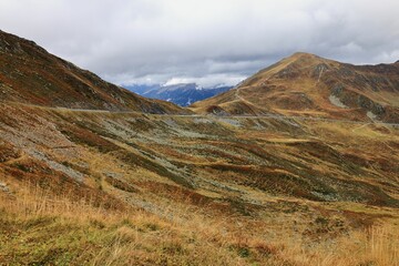Obraz premium Mountainous Landscape with Winding Road
