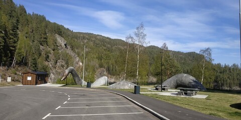 road to the mountains