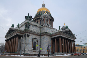 Fototapeta premium St. Isaac's Cathedral close-up on a cloudy January day, Saint Petersburg
