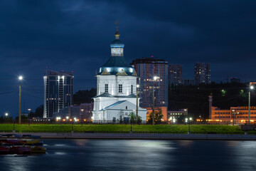 Obraz premium Church of the Assumption of the Blessed Virgin Mary in the night landscape. Cheboksary