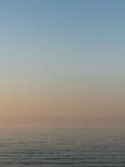 Fototapeta premium Serene Ocean at Dusk with Soft Gradient Sky