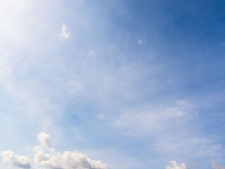 春の山から 青空と雲17