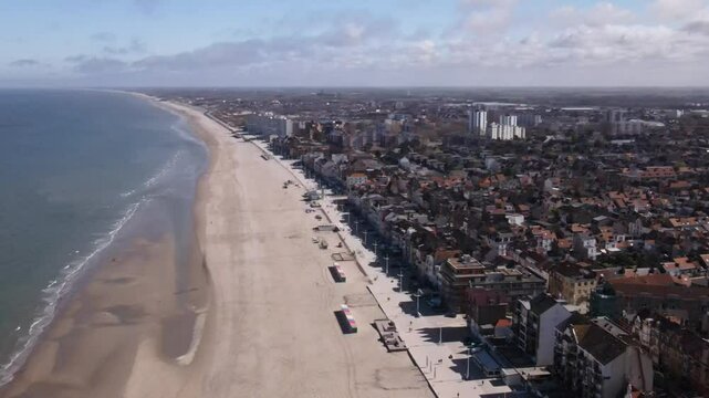 Beach of Dunkerque, Shoreline Architecture