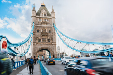 Obraz premium Cars And Pedestrians Crossing Tower Bridge In London - 04.01.2024, UK, London