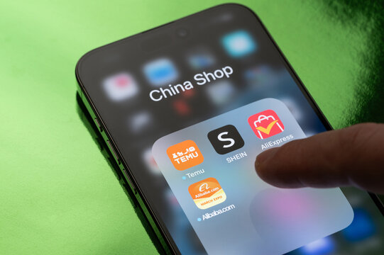 Browsing China shopping on smartphone