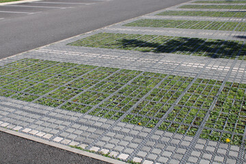 Dalles composites modulaires en plastique recyclé, aménagement écologique urbain sol drainant...