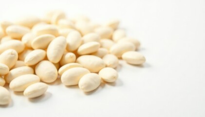 Obraz premium Scattered white beans on pristine white background, culinary, texture