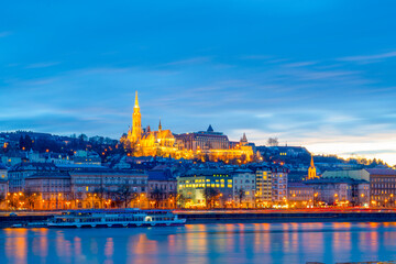 Obraz premium Budapest, Hungary - March 14, 2025: Budapest cityscape illuminated at night on the Buda