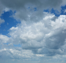 Fototapeta premium beautiful cumulus clouds against the blue sky