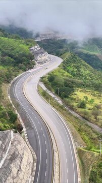Video a&eacute;reo realizado con drone sobre la nueva v&iacute;a que pertenece a la "Conexi&oacute;n Pac&iacute;fico 1" unidad Funcional 2 en  las zonas rurales de los municipios de Amag&aacute; y Titirib&iacute;, Antioquia, Colombia.