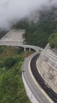 Video a&eacute;reo realizado con drone sobre la nueva v&iacute;a que pertenece a la "Conexi&oacute;n Pac&iacute;fico 1" unidad Funcional 2 en  las zonas rurales de los municipios de Amag&aacute; y Titirib&iacute;, Antioquia, Colombia.