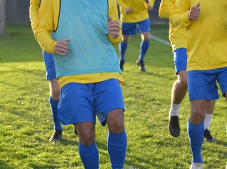 les joueurs de football à l'échauffement © ALAIN VERMEULEN