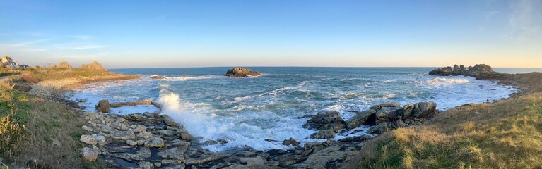 Le lavoir de Pors-ar-Feunteun le long de la côte à Lesconil en Bretagne Cornouaille Finistère France	