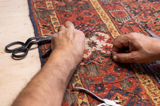 Iranian master restores rare carpets in Salzburg workshop